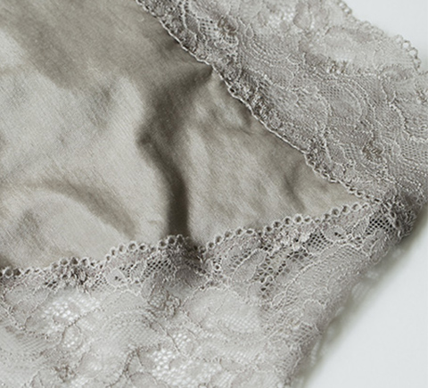 レーシーショーツ